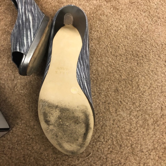 Heels - Picture 3 of 3